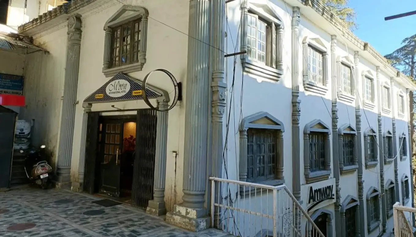 Moon International Hotel